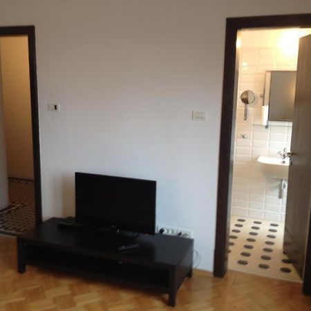 Central Studio Across From Intercontinental Букурещ Екстериор снимка