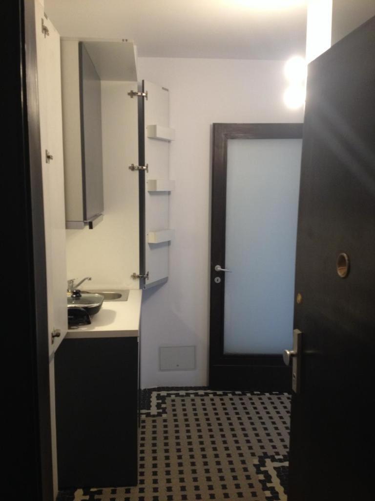 Central Studio Across From Intercontinental Букурещ Екстериор снимка