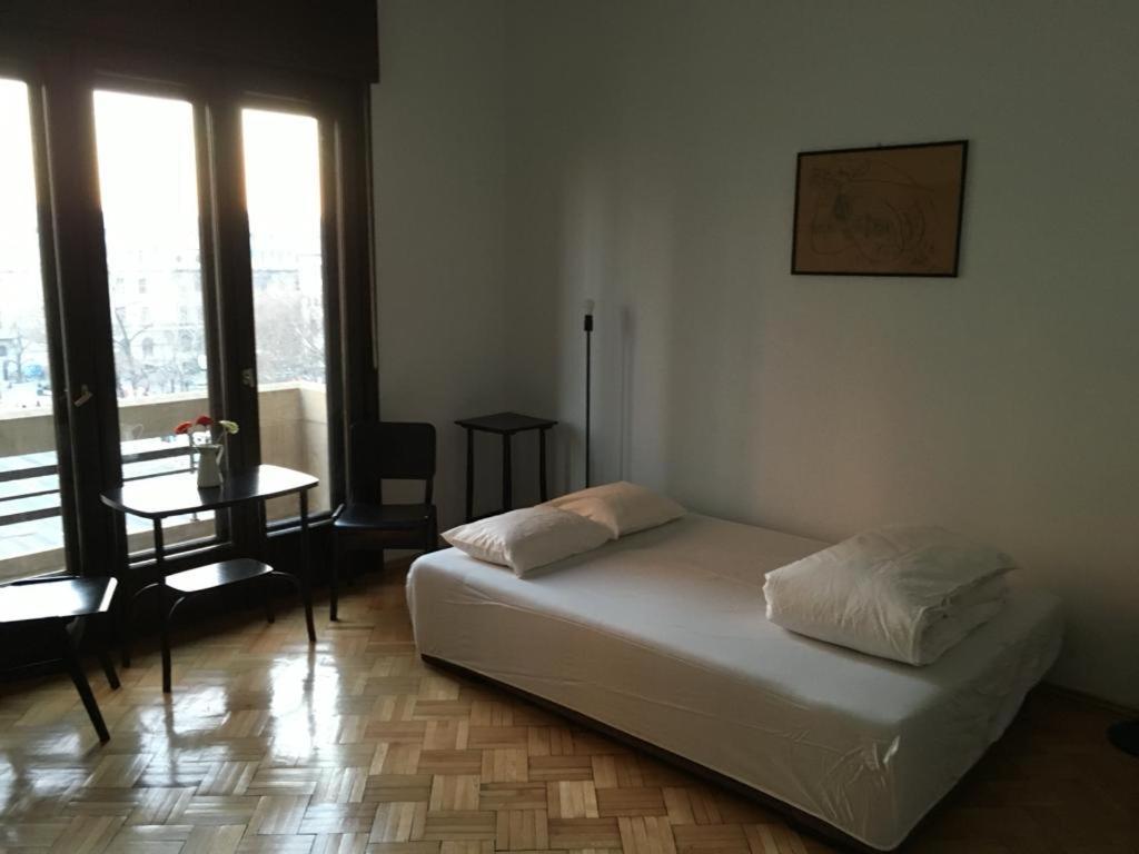 Central Studio Across From Intercontinental Букурещ Екстериор снимка